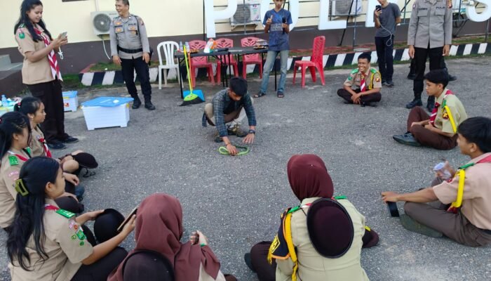 Siswa Saka Bhayangkara Polres Landak Belajar Cara Selamat dari Gigitan Ular