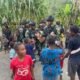 Satgas Yon Parako 466 Pasgat Pos Mulia Hadirkan Senyum bagi Warga Papua