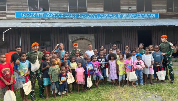 Penuh Senyum dan Harapan, Satgas Yon Parako 466 Pasgat Gelar Bakti Sosial di Panti Asuhan Karya Anak Perdamaian