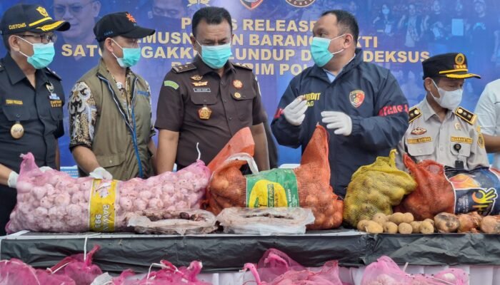 Bareskrim Bongkar Mafia Bawang Ilegal di Pontianak, Omzet Capai Rp24,9 Miliar dalam 2 Tahun