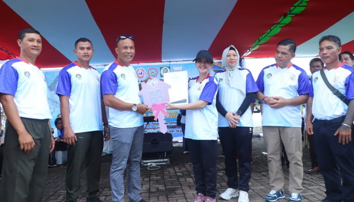 Buruh Sawit di Landak Dapat Doorprize Rumah Saat May Day 2026