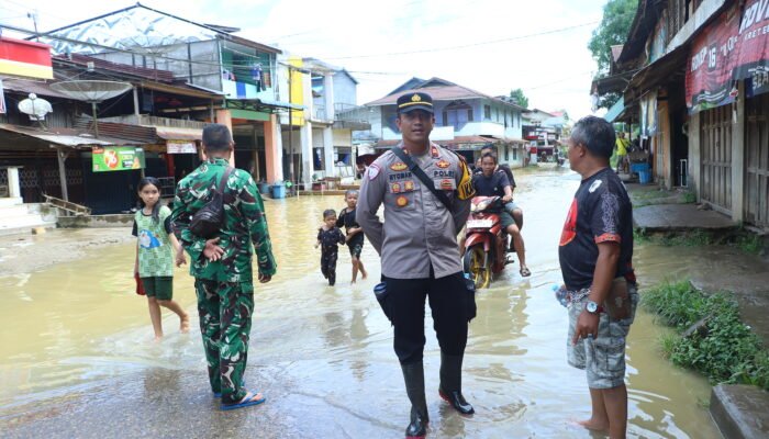Banjir di Desa Darit Landak Mulai Surut, Kapolsek Imbau Warga Tetap Waspada