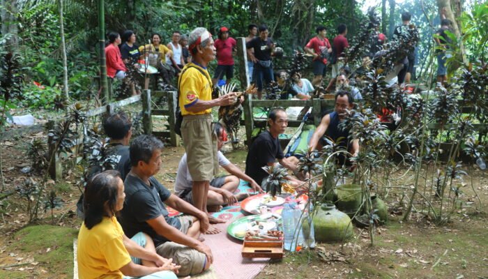 Masyarakat di Sengah Temila Landak Jalani Ritual Adat Balala, Lakukan Pantang Termasuk Keluar Rumah