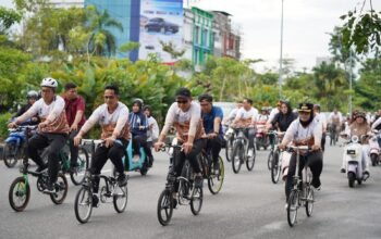 Wali Kota se-Kalimantan Gowes Keliling Pontianak, Tebar Bibit Ikan hingga Nikmati Kuliner Khas
