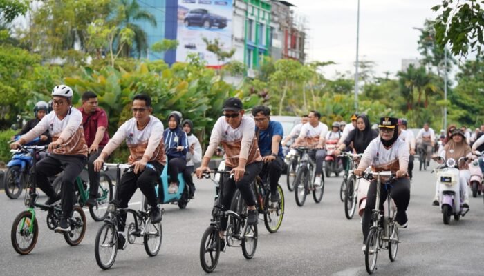 Wali Kota se-Kalimantan Gowes Keliling Pontianak, Tebar Bibit Ikan hingga Nikmati Kuliner Khas