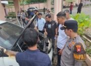 Sebuah Mobil Terbakar di Parkiran Hotel Grand Landak Diduga Akibat Korsleting Lampu LED