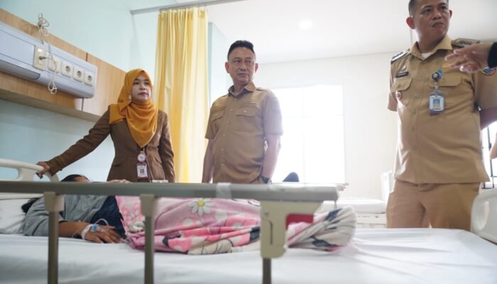 56 Korban Dugaan Keracunan Dirawat, Edi Kamtono Gratiskan Seluruh Biaya Pengobatan