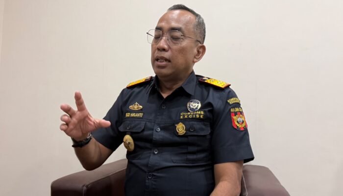 Massa Datangi Kantor Bea Cukai Kalbar, Pengusutan 2.065 Balepress Dipastikan Berlanjut