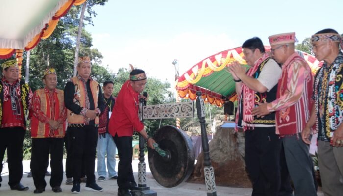 Wagub Kalbar Resmikan Roming Ompuk Domauk Panu, Dorong Pelestarian Budaya Dayak