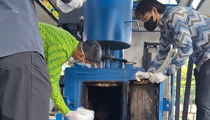 BNNP Kalbar Musnahkan Hampir 20 Kg Sabu Asal Malaysia, Kurir Berinisial M.O Terancam Hukuman Mati