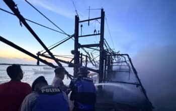 Kapal Nelayan Terbakar di Perairan Penjajap, Kerugian Ditaksir Capai Rp800 Juta