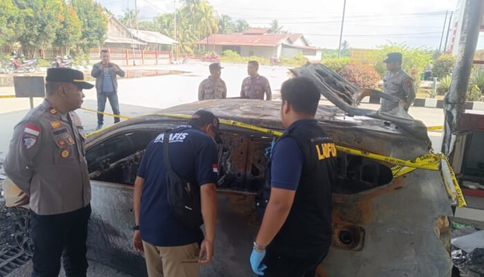 Tim Labfor Polda Kalbar Selidiki Penyebab Kebakaran Mobil di SPBU Semparuk