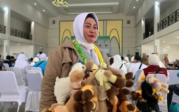Boneka Unta Jadi Buah Tangan Favorit Jemaah Haji Asal Sambas