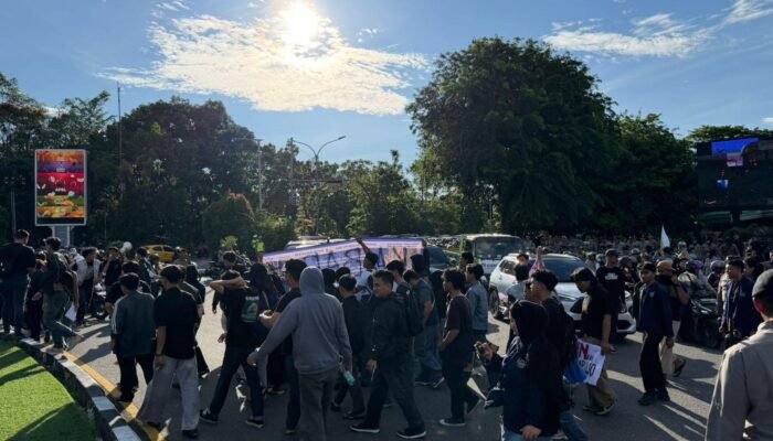 Aksi Mahasiswa di Pontianak Tolak Zulfydar Zaidar, Orator Solmadapar: Dewan Ini Cari Panggung