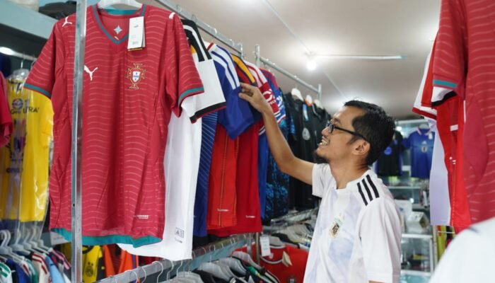 Portugal dan Argentina Jadi Favorit, Penjualan Jersey di Pontianak Naik Tajam