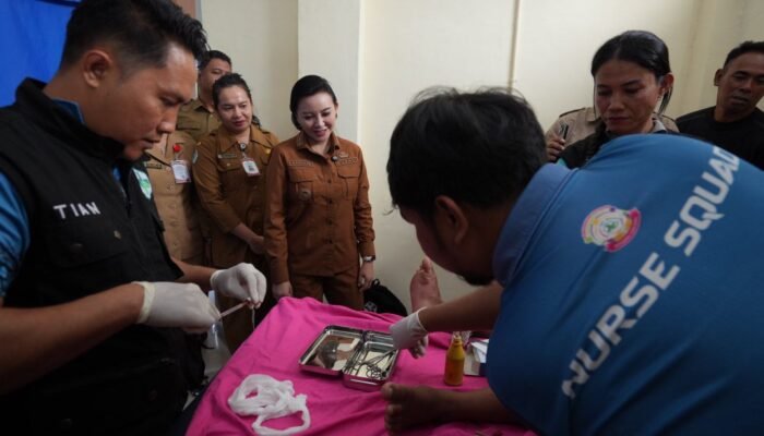 Bupati Karolin Gelar Sunatan Massal Gratis di Mandor Manfaatkan Momen Libur Sekolah