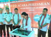 Karolin Resmikan SPAM Desa Sepangah, Ancam Pidanakan Perusak Pipa Air Bersih