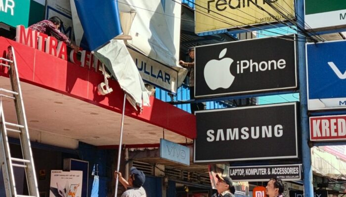 Abai Bayar Pajak, Billboard Vivo dan Teh Botol Sosro Dibongkar Pemkot Pontianak