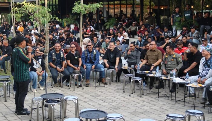 Touring Bersama Ratusan Scooterist, Krisantus Sebut Solidaritas Komunitas Vespa Layak Dicontoh