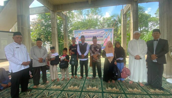 Kemenag Melawi Gandeng LAZ dan Donatur, Salurkan 54 Paket untuk Anak Yatim dan Penyandang Disabilitas