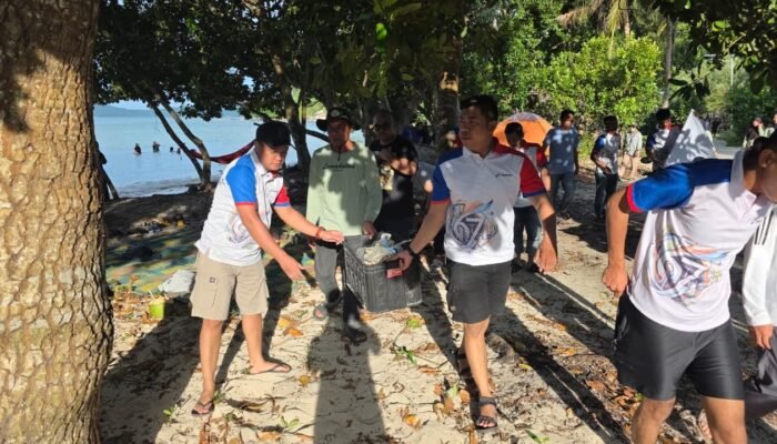 Pertamina Kembangkan Ekowisata Berbasis Konservasi di Pulau Lemukutan, Sampah Plastik Disulap Jadi Paving Block