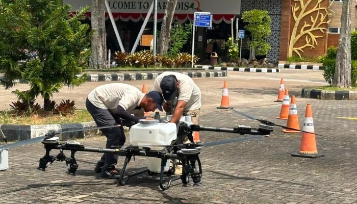 DJI Agras T55 Resmi Meluncur di Kalbar, Semprot 25 Hektare Sehari dan Hemat Air hingga 80 Persen