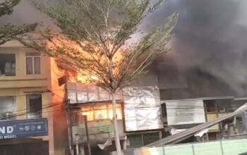 6 Ruko di Jalan Tanjungpura Pontianak Ludes Terbakar, Penyebab Masih Diselidiki