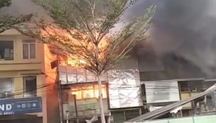 6 Ruko di Jalan Tanjungpura Pontianak Ludes Terbakar, Penyebab Masih Diselidiki