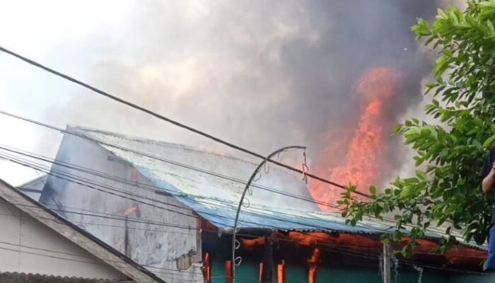 2 Rumah Kopel di Pontianak Barat Ludes Terbakar