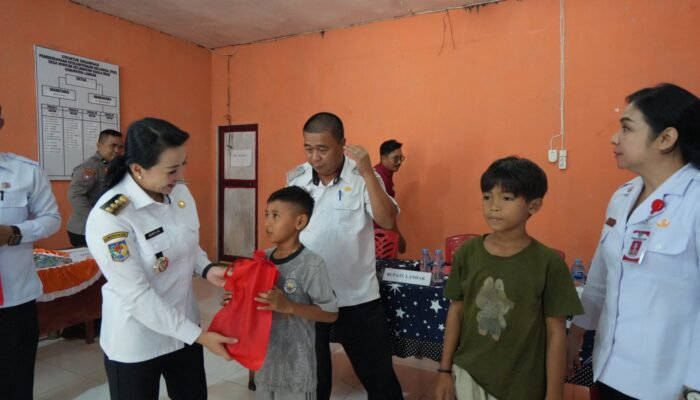 Karolin Tinjau Kesehatan Warga Kuala Behe, Ingatkan Bahaya Diabetes dan Hipertensi di Usia Muda