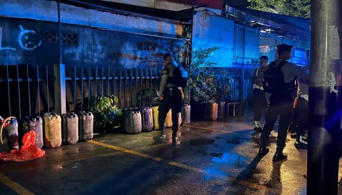 Diduga Timbun Pertalite di Belakang SPBU Kota Baru, Polisi Amankan 37 Jeriken dan Motor Bertangki Siluman