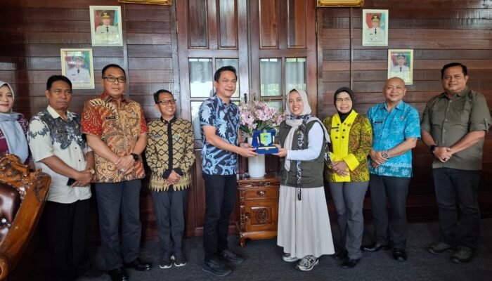 10 Mahasiswa UIN Sunan Kalijaga Mengabdi 40 Hari di Sintang, Pemkab Dukung Kolaborasi hingga Pendampingan Berkelanjutan