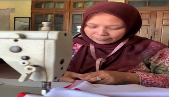 Ekspidisi Merah Putih Rumah JurnalisxMypertamina, Sarah Bangga Jahit 1.000 Bendera Merah Putih untuk Perbatasan Indonesia
