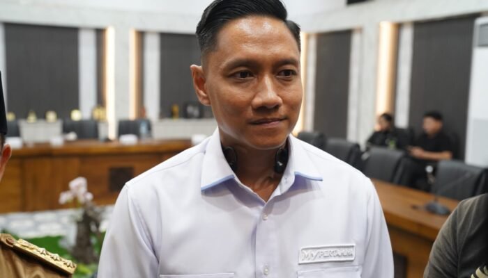 Antrean BBM di SPBU Kalbar Dipicu Air Sungai Kapuas Surut, Kapal Pertamina Sempat Tertahan