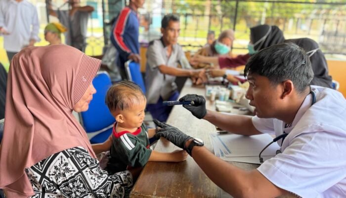 Ratusan Warga Desa Pelapis Ikuti Layanan Kesehatan Gratis DIB Care