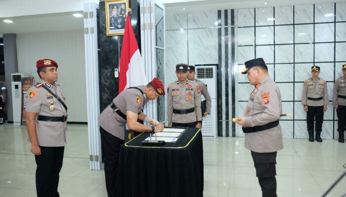 Kapolda Kalbar Pimpin Sertijab 2 PJU dan 7 Kapolres, Perkuat Kinerja dan Pelayanan Kepolisian