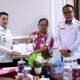 Bupati Landak Serahkan Bantuan kepada 9 Korban Bencana dan Musibah
