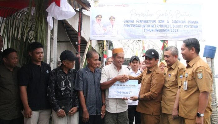 Nelayan Pontianak Kini Nikmati BBM Subsidi, Pemkot Salurkan Genset, Jaring, dan Beras