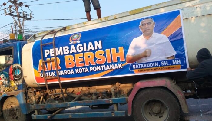 Krisis Air Bersih, Satarudin Salurkan Bantuan untuk Warga Pontianak Utara