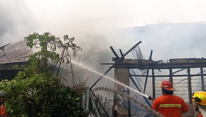Kebakaran di Gang Ketapang, 5 Rumah Ludes dan Dua Korban Terbakar