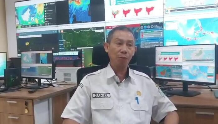 BPBD Kalbar Prediksi Karhutla Masih Berpotensi hingga Akhir Pekan, Heli Water Bombing Disiapkan di Ketapang