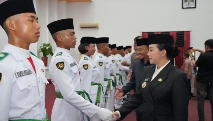 30 Anggota Paskibraka Landak Resmi Dikukuhkan, Karolin Beri Pesan Khusus