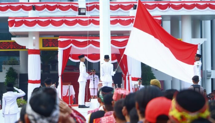 Upacara HUT Ke-81 RI, Bupati Landak Ajak Pemerintah dan Masyarakat Bersatu Hadapi Tantangan Global