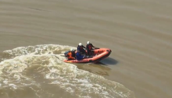 Hendak Menyeberang Sungai dengan Berenang, Pemuda 23 Tahun Hanyut di Sungai Sambas Besar