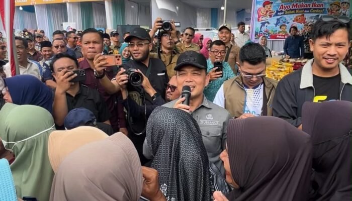 Ria Norsan Gelar Pasar Murah di Teluk Batang, 1.000 Paket Sembako Dijual Rp50 Ribu