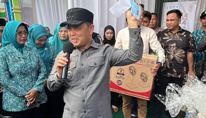 Ria Norsan Tinjau Layanan Pajak STNK Kilat di Teluk Batang, Selesai Kurang dari 15 Menit