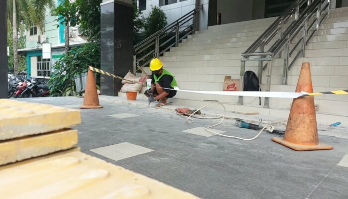 Guiding Block Kantor Terpadu Sutoyo Mulai Dikerjakan Usai Viral Mock-up di Tangga