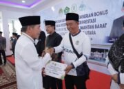 Pemkab Ketapang Serahkan Bonus Kepada Kafilah Berprestasi MTQ XXXIV Kalbar