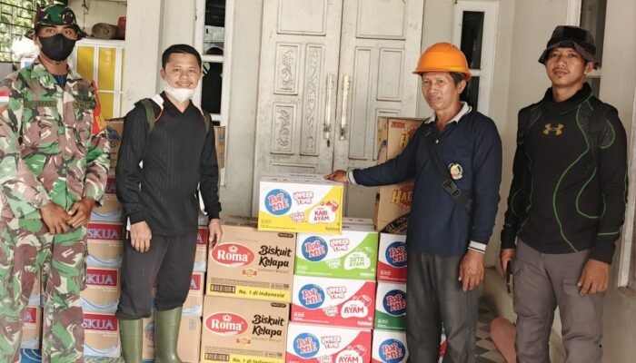 Di Tengah Kepungan Asap Karhutla, Tim Pemadam Sungai Baru Dapat Suntikan Logistik