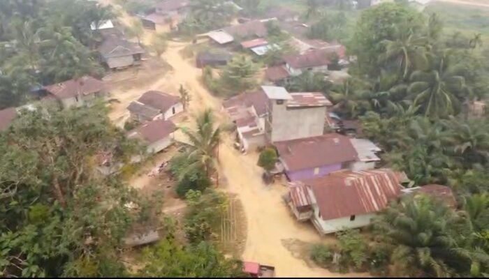 Warga Desa Muakan Petinggi Keluhkan Jalan Banjir, Listrik Tak Kunjung Jelas hingga Sekolah Memprihatinkan
